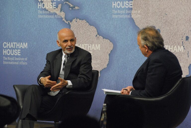 Afghanistan : le président Ashraf Ghani a fui avec un hélicoptère et des voitures remplis d’argent