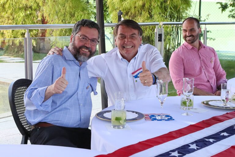 Covid au Brésil : Le président Bolsonaro refuse le vaccin