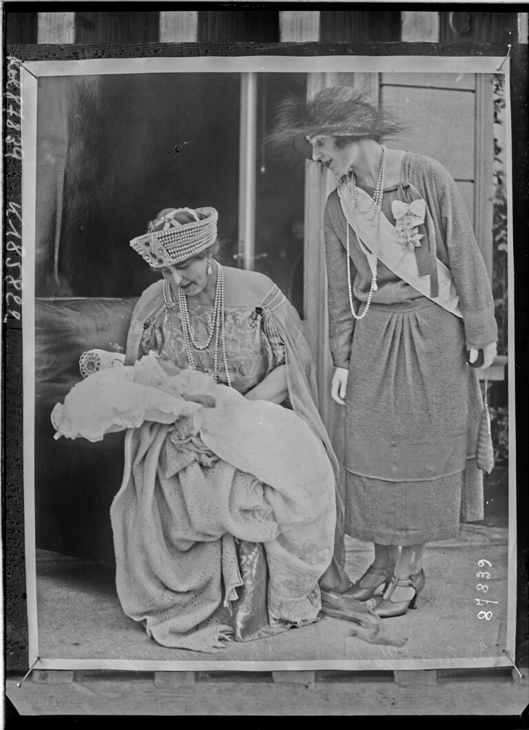 La reine Elizabeth II de Grande-Bretagne testée positive au COVID