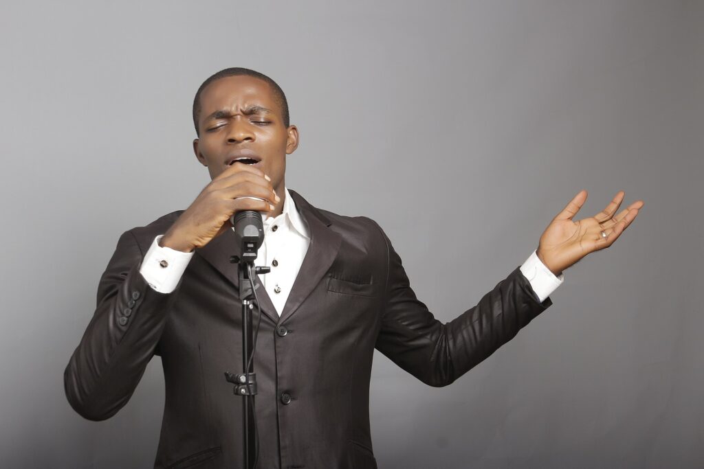 France : Ce célèbre artiste camerounais se fait dépouiller à l’aéroport