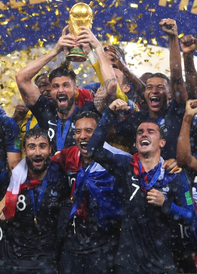 Coupe du Monde : Kylian Mbappé assomme un supporter avant France – Maroc (vidéo)