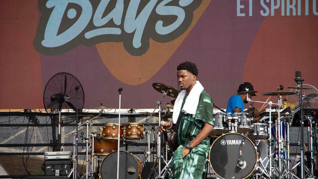 Axel Merryl : L&rsquo;humoriste béninois en difficulté pour retourner en France