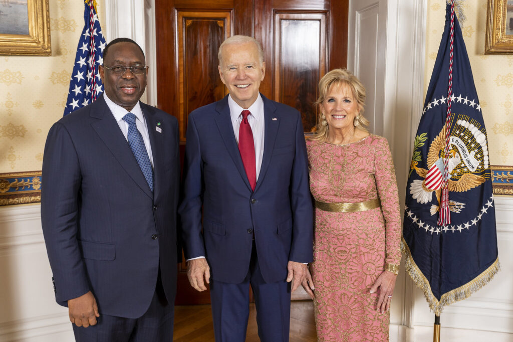Sénégal : le président Macky Sall met fin aux forfaits illimités téléphoniques des ministres