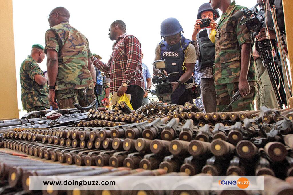 Une Affaire de vente d’armes illégale secoue le ministère de la défense au Cameroun