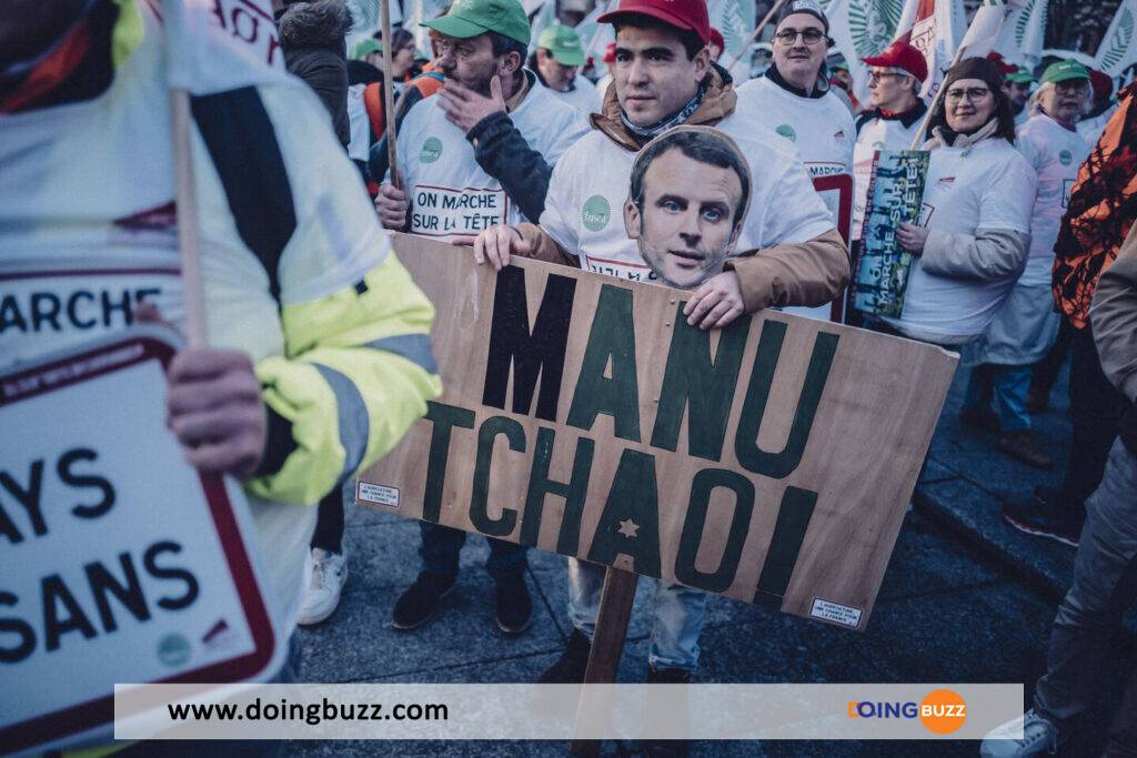 Des agriculteurs forcent l’entrée au Salon de l’Agriculture lors de la visite de Macron (vidéo)