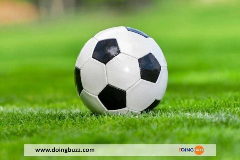 Tragédie : Un Joueur Meurt Après Avoir Été Frappé Par La Foudre (Vidéo)