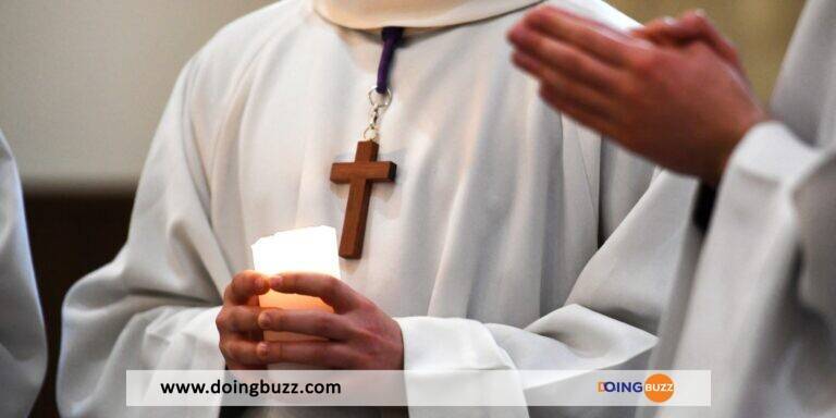 Le prêtre robot, père Justin, renvoyé de l’église catholique