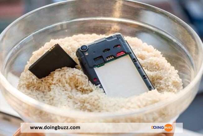 Un Téléphone Dans Un Bol De Riz