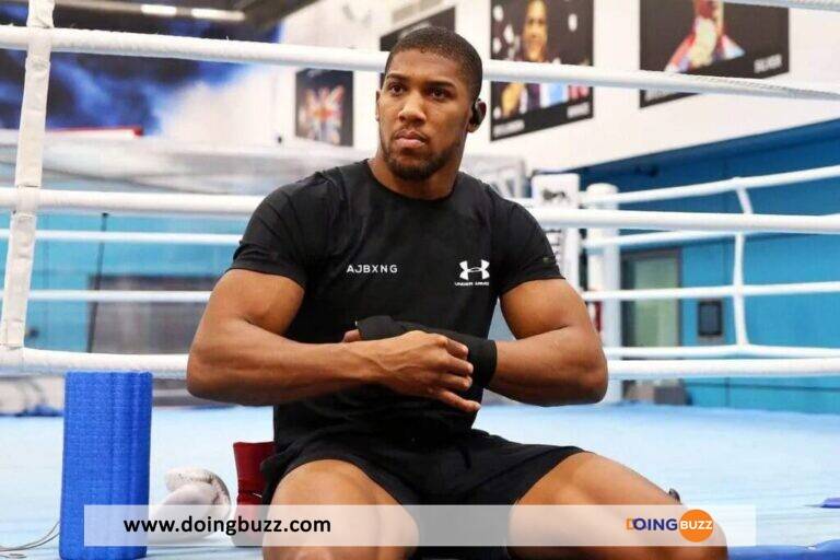 Anthony Joshua En Couple Avec Naomi Campbell ? Le Boxeur Et La Mannequin Complice À Un Mariage (Photos)