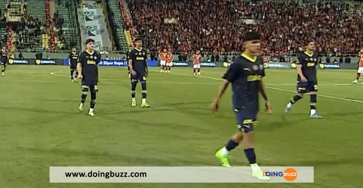 Fenerbahçe - Galatasaray : Les Joueurs De Fenerbahçe Forfait Après 3 Minutes, La Raison !