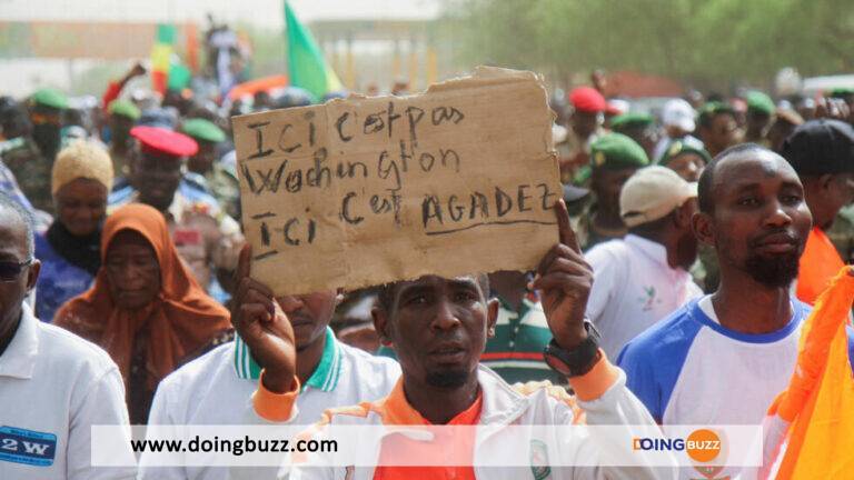 Les Nigériens Manifestent Pour Exiger Le Retrait Immédiat Des Troupes Américaines Du Pays