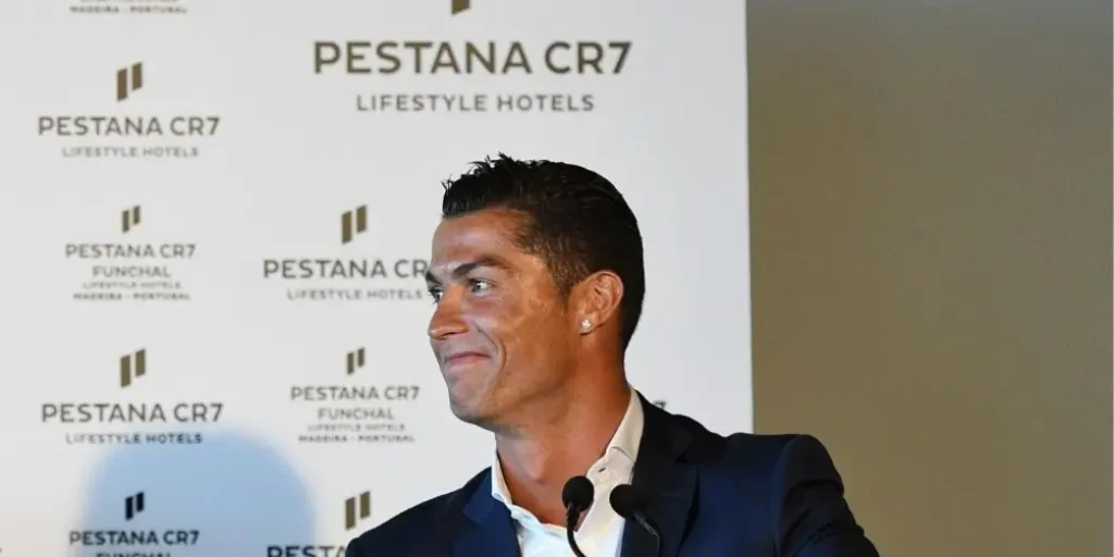 Cristiano Ronaldo recrute : Découvrez les opportunités et les salaires chez CR7 Hotels