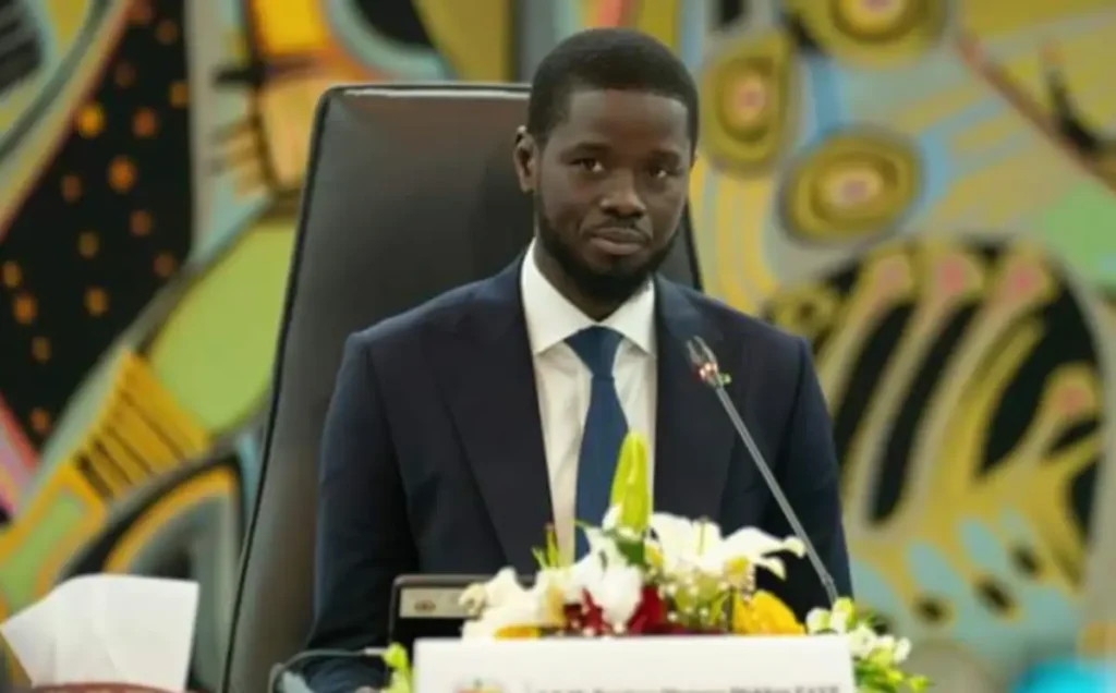 Sénégal : Bassirou Faye annule un décret délicat pour les anciens ministres