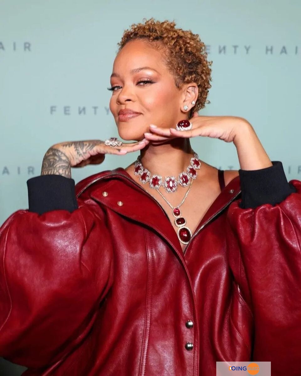Rihanna : La Star Apparaît Pour La Première Fois Avec Un Tout Nouveau Look (Photo)