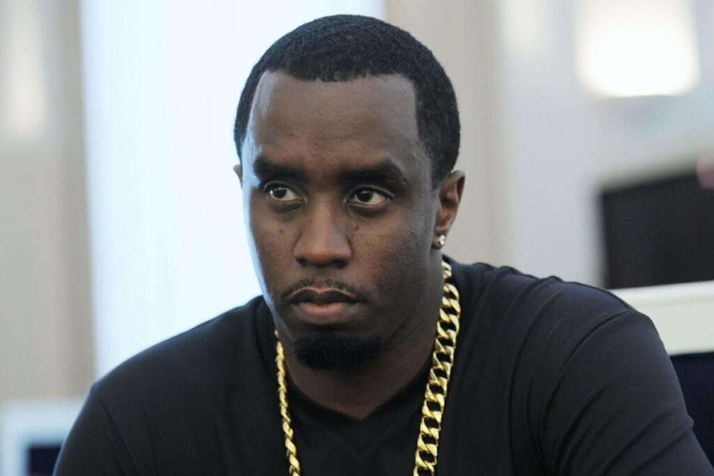 « Il m’a suspendu au balcon », Diddy visé par une nouvelle plainte d’agression