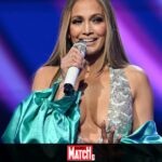 [gpt|Une vidéo de Jennifer Lopez fait le buzz : la chanteuse perd sa jupe en plein concert, mais ça ne l’empêche pas de faire le show (vidéo)][/gpt3]