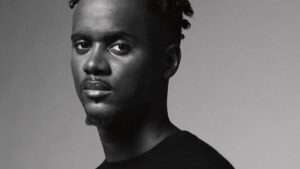 Côte d’Ivoire : Black M sanctionné pour usage de téléphone au volant