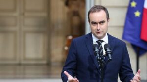 Sébastien Lecornu a transmis une "feuille de route gouvernementale" au socle commun, l'appelant à "s'unir"
