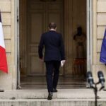 Avec seulement vingt-sept jours passés à Matignon, Sébastien Lecornu devient le Premier ministre le plus éphémère de la Ve République