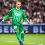 Ligue 1 : de retour à Lille avec le maillot du PSG, Lucas Chevalier doit encore tailler son nouveau costume à sa mesure
