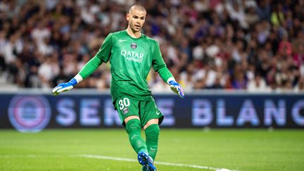 Ligue 1 : de retour à Lille avec le maillot du PSG, Lucas Chevalier doit encore tailler son nouveau costume à sa mesure