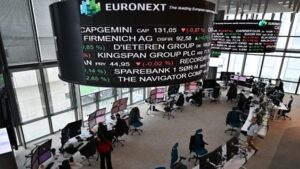 La démission de Sébastien Lecornu fait momentanément bondir le taux d'emprunt de la France et plonger le CAC 40