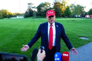 États-Unis: Trump annonce les premiers licenciements de fonctionnaires