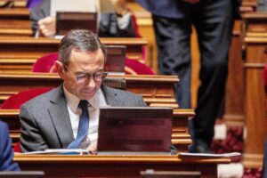 «On ne peut rien écarter» : la composition du gouvernement provoque la colère de Bruno Retailleau