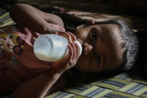 Inde : un sirop pour la toux interdit après la mort d’au moins neuf enfants