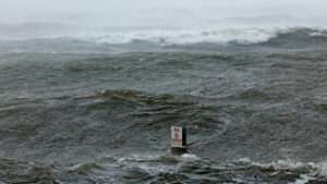 Tempête Amy : deux morts dans le nord de la France, six départements en vigilance orange