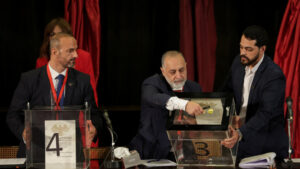 La Syrie organise ses premières élections législatives post-Assad, le processus contesté