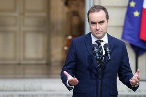 Sébastien Lecornu et Emmanuel Macron jouent la carte de la stabilité