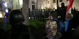 Géorgie : des manifestants ont tenté d’entrer dans le palais présidentiel