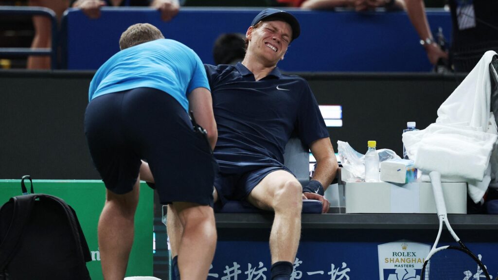 Tennis : blessé à la jambe droite sur une course, Sinner abandonne à Shanghai