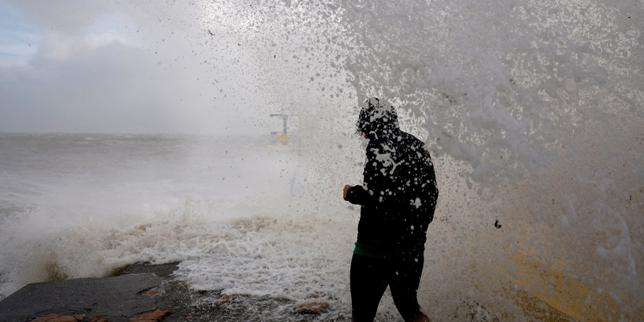 Tempête Amy : deux personnes sont mortes ; la vigilance orange levée dans six départements