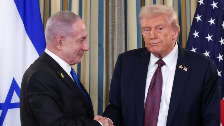 «Je ne sais pas pourquoi vous êtes toujours aussi f**trement négatif» : échange tendu entre Trump et Netanyahou au sujet du plan de paix pour Gaza