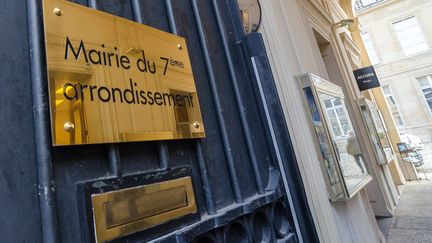"Il y a un flou juridique" : face à la polémique sur les notes de frais des maires à Paris, des élus et experts demandent un encadrement plus strict
