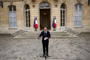 Guillaume Tabard : «Barnier, Bayrou, Lecornu… Le tragique de répétition»