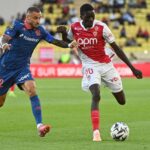 Ligue 1 : Nice résiste à Monaco dans un derby animé, Rennes gâche encore, Strasbourg humilie Angers