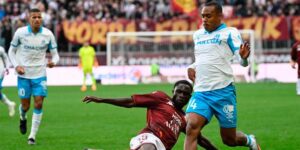 Ligue 1 : l’OM poursuit sur sa lancée en s’imposant à Metz, Lens vainqueur au courage à Auxerre