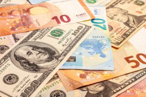 L’industrie pénalisée, les commerçants avantagés : les gagnants et les perdants de la baisse du dollar face à l’euro