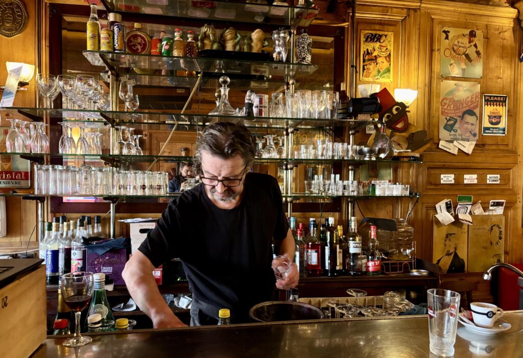 Au P’tit Zinc, ce bar emblématique de Lyon qui risque de disparaître pour «des verres trop bien servis» et «des tournées offertes»