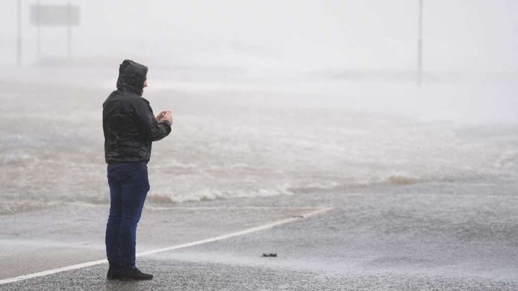 Rafales à 120 km/h attendues avec la tempête Amy : ce qu’il faut savoir avant son passage sur la France