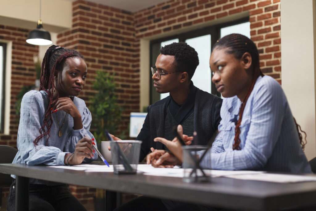 IDECACOM RECRUTE: TRADUCTEUR ANGLAIS-KROU (KROUMEN)