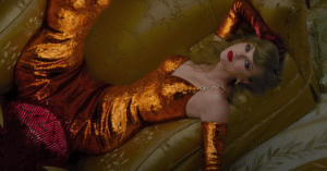 Taylor Swift a-t-elle vraiment gliss&eacute; un pic &agrave; Charli xcx dans The Life of a Showgirl ?
