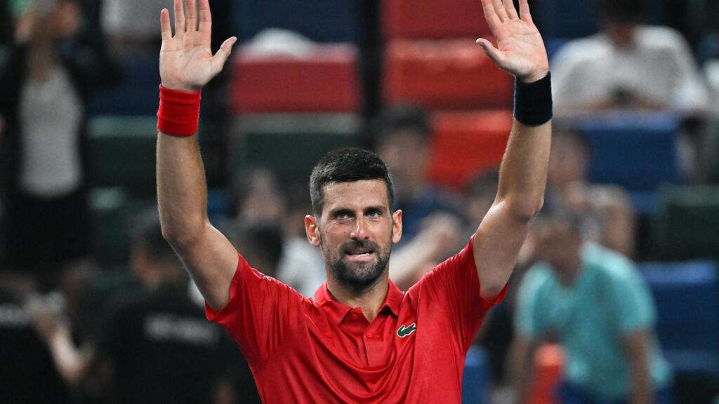 Novak Djokovic s'impose contre Marin Cilic dans un duel des vétérans