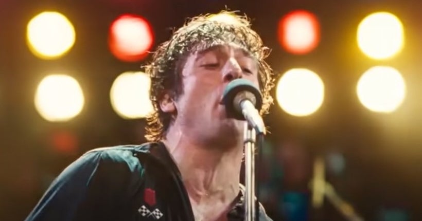 Jeremy Allen White a troqu&eacute; les fourneaux contre une guitare dans ce nouveau clip de Deliver Me From Nowhere