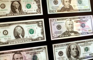La chute du dollar depuis l’investiture de Donald Trump expliquée en trois infographies