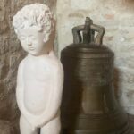 A Montcuq, dans le Lot, l’étrange vénération d’une copie du « Manneken-Pis »