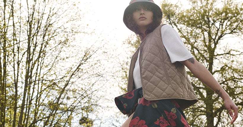 Un cardigan, un imperm&eacute;able et du make-up pour d&eacute;fier l&amp;#8217;automne : les coups de c&oelig;ur mode de la semaine de la r&eacute;daction